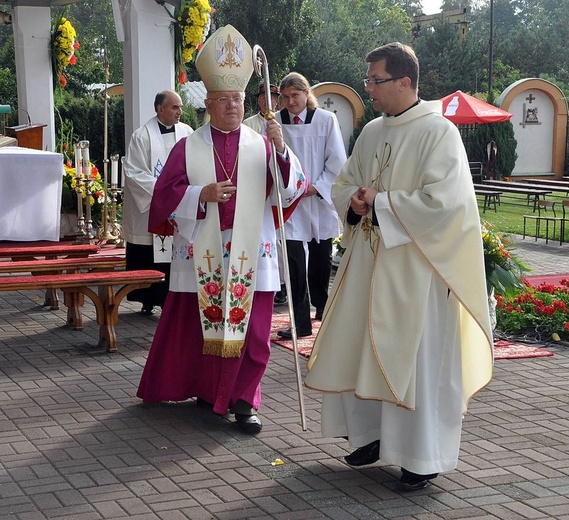 Bp Józef Zawitkowski w kadrach R. Taflińskiego