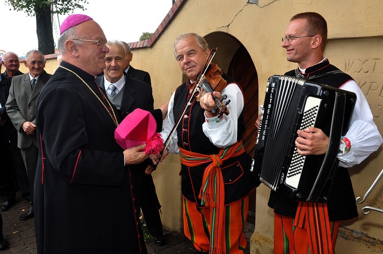 Bp Józef Zawitkowski w kadrach R. Taflińskiego