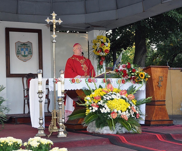 Bp Józef Zawitkowski w kadrach R. Taflińskiego