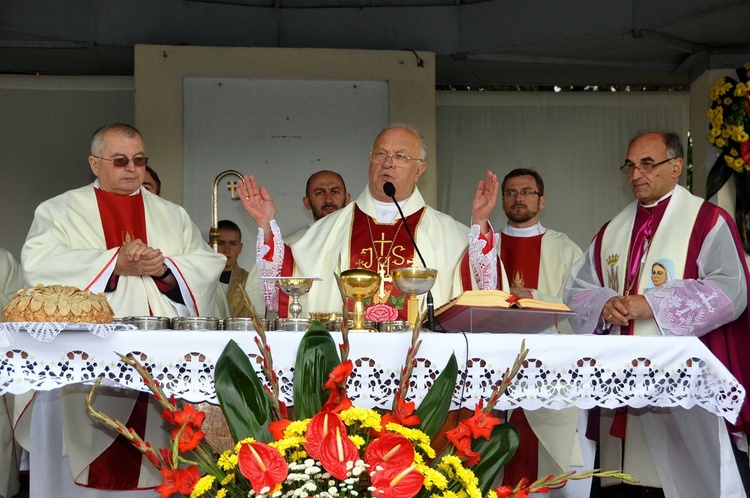 Bp Józef Zawitkowski w kadrach R. Taflińskiego