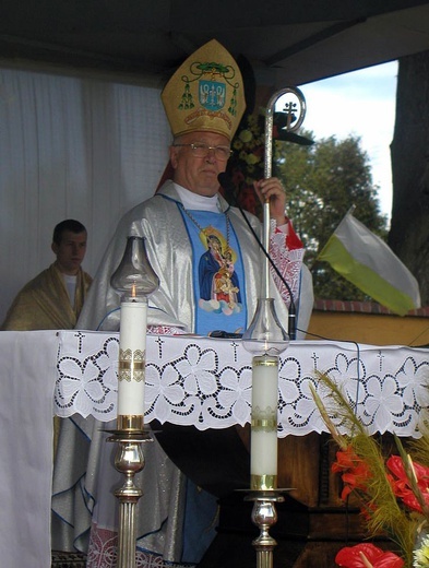 Bp Józef Zawitkowski w kadrach R. Taflińskiego