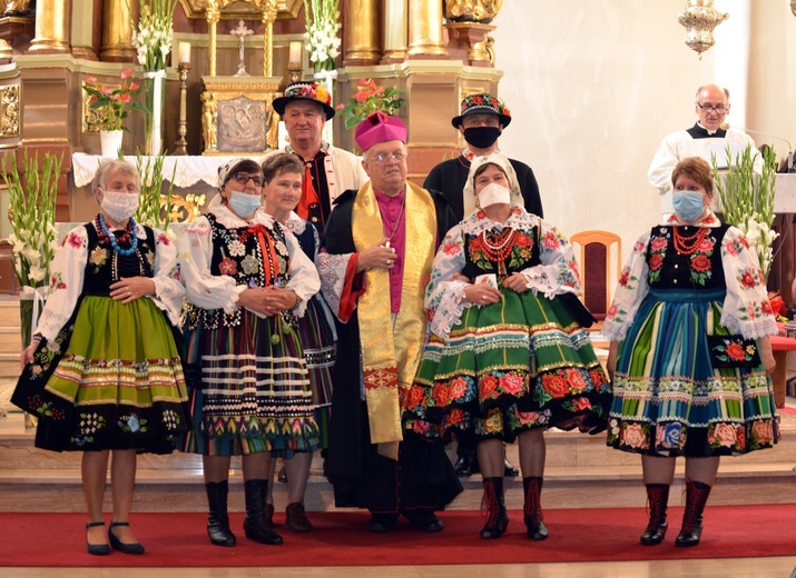 Bp Józef Zawitkowski w kadrach R. Taflińskiego