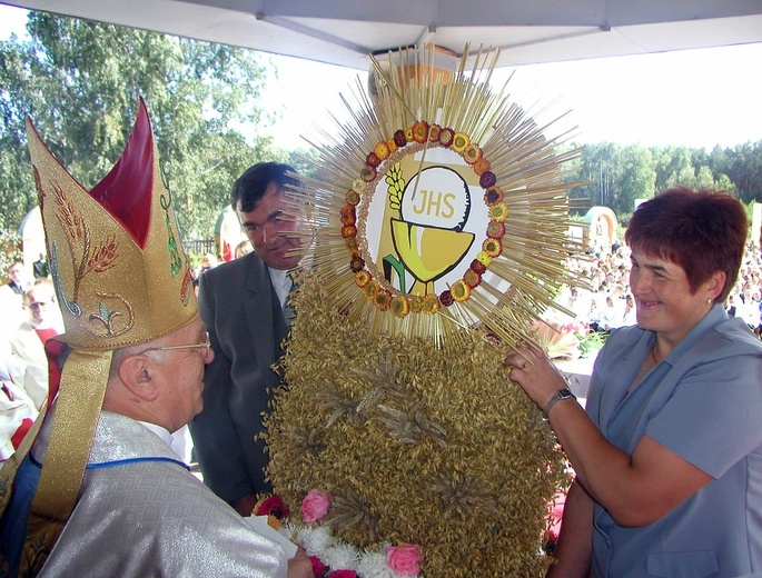 Bp Józef Zawitkowski w kadrach R. Taflińskiego