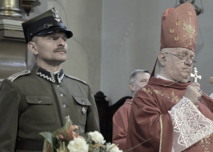 Bp Józef Zawitkowski w kadrach R. Taflińskiego