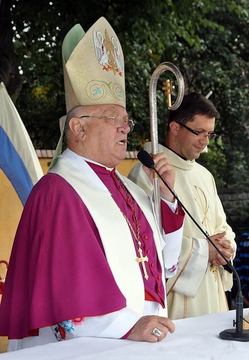 Bp Józef Zawitkowski w kadrach R. Taflińskiego