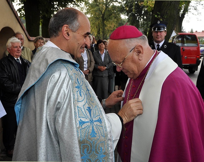 Bp Józef Zawitkowski w kadrach R. Taflińskiego