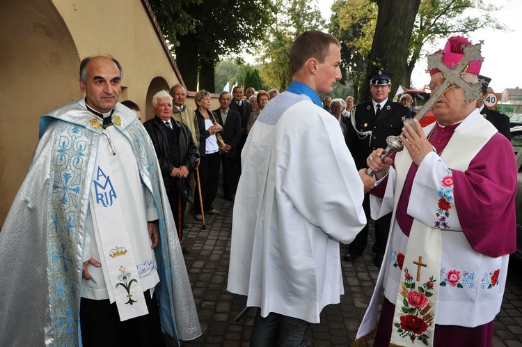 Bp Józef Zawitkowski w kadrach R. Taflińskiego