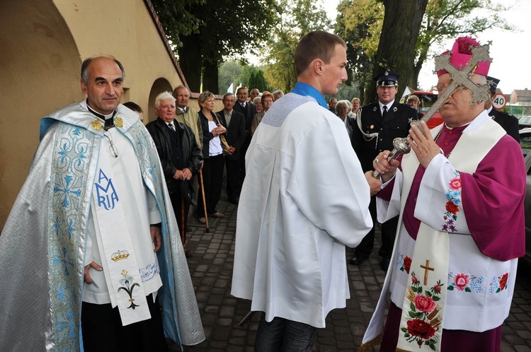 Bp Józef Zawitkowski w kadrach R. Taflińskiego