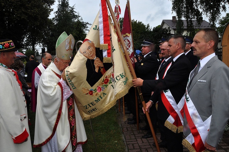 Bp Józef Zawitkowski w kadrach R. Taflińskiego