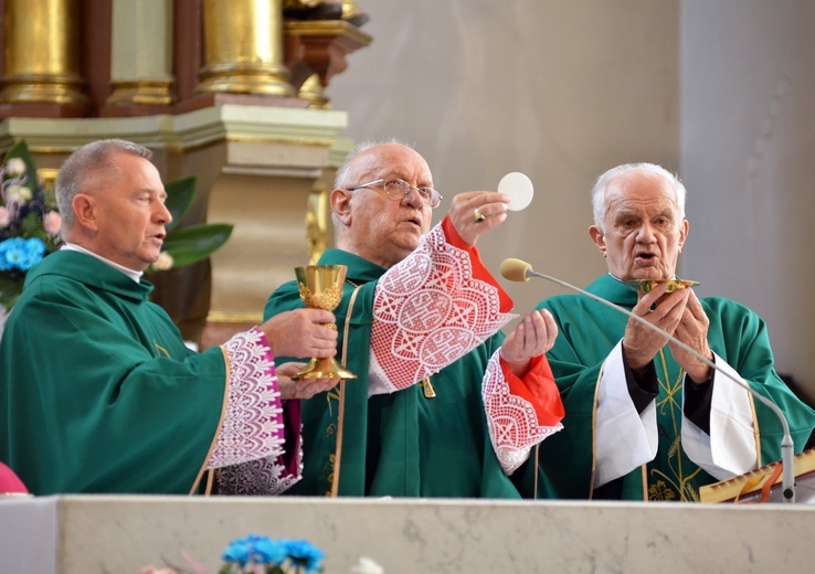 Bp Józef Zawitkowski w kadrach R. Taflińskiego