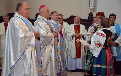 Bp Józef Zawitkowski w kadrach R. Taflińskiego