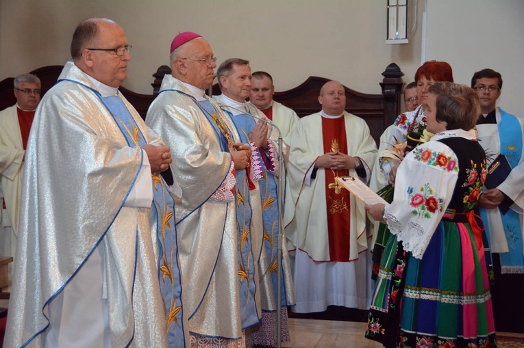 Bp Józef Zawitkowski w kadrach R. Taflińskiego
