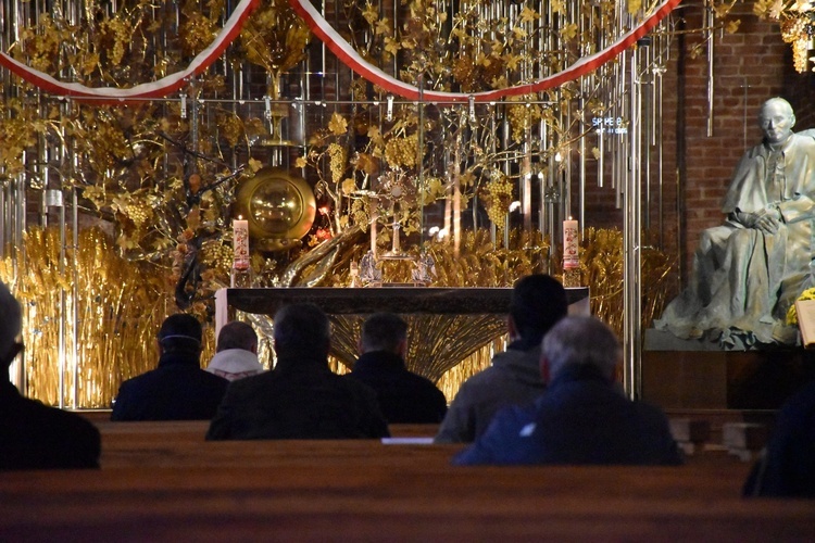 Po liturgii odbyła się adoracja Naświętszego Sakramentu, mężczyźni odmówili także modlitwę różańcową.