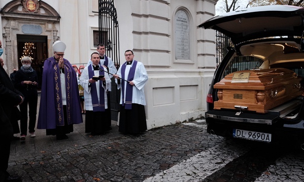 Łowicz. Uroczystości pogrzebowe bp. Józefa Zawitkowskiego