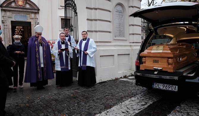 Łowicz. Uroczystości pogrzebowe bp. Józefa Zawitkowskiego