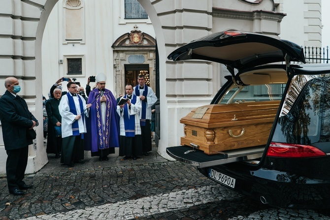 Łowicz. Uroczystości żałobne śp. bp. Józefa Zawitkowskiego