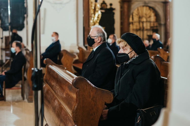 Łowicz. Uroczystości żałobne śp. bp. Józefa Zawitkowskiego