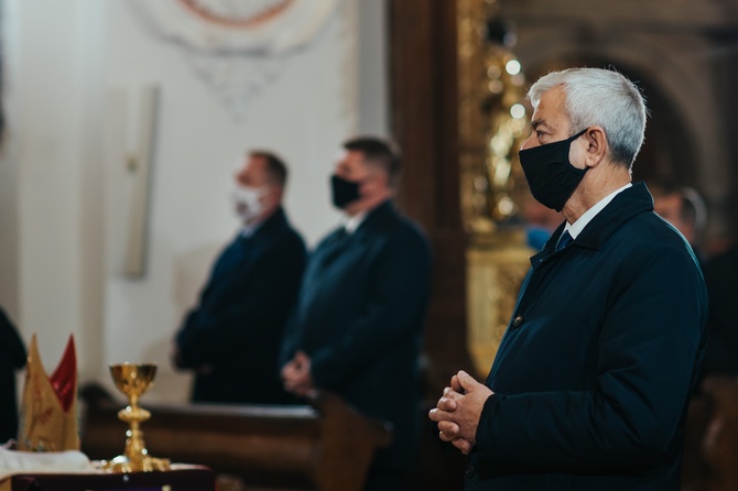 Łowicz. Uroczystości żałobne śp. bp. Józefa Zawitkowskiego