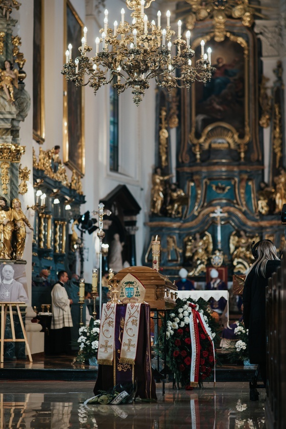 Łowicz. Uroczystości żałobne śp. bp. Józefa Zawitkowskiego