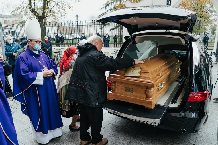 Łowicz. Uroczystości żałobne śp. bp. Józefa Zawitkowskiego