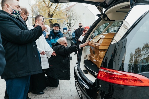 Łowicz. Uroczystości żałobne śp. bp. Józefa Zawitkowskiego