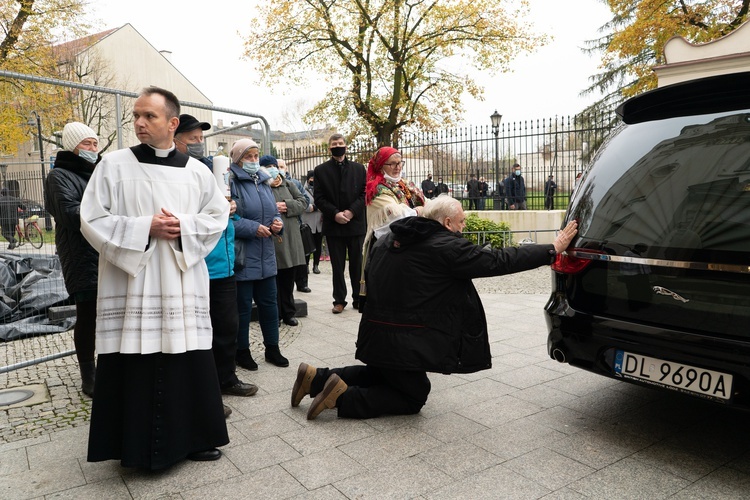 Łowicz. Uroczystości żałobne śp. bp. Józefa Zawitkowskiego