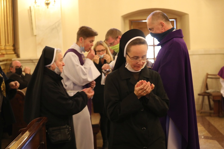 Ostatnie pożegnanie śp. ks. Jana Sosnowskiego w Hałcnowie