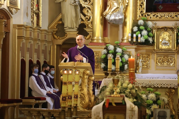 Ostatnie pożegnanie śp. ks. Jana Sosnowskiego w Hałcnowie