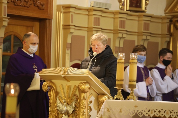 Ostatnie pożegnanie śp. ks. Jana Sosnowskiego w Hałcnowie