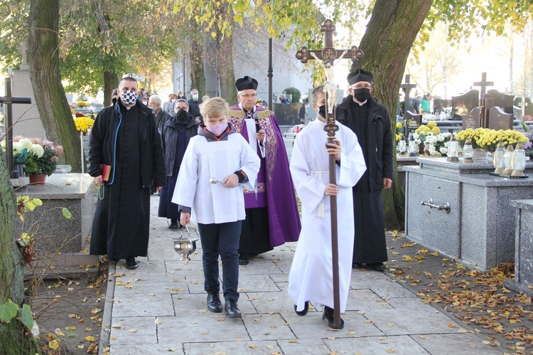 Odsłonięcie tablic pamiątkowych na cmentarzu w Żabnie