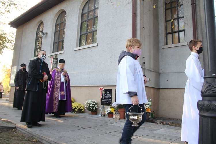 Odsłonięcie tablic pamiątkowych na cmentarzu w Żabnie