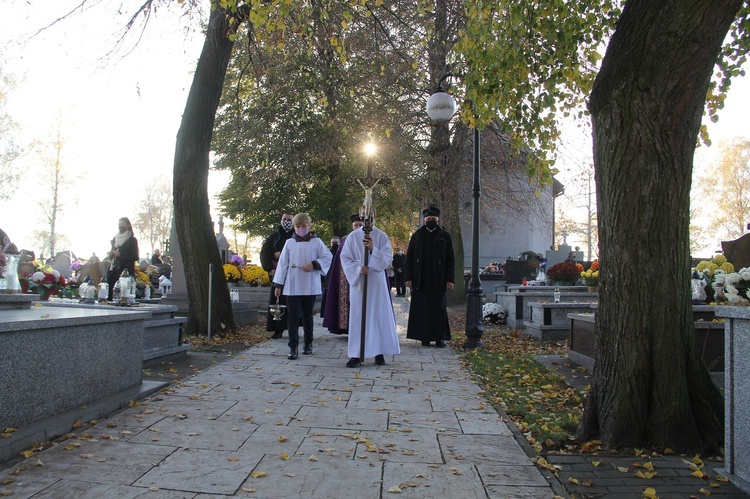 Odsłonięcie tablic pamiątkowych na cmentarzu w Żabnie