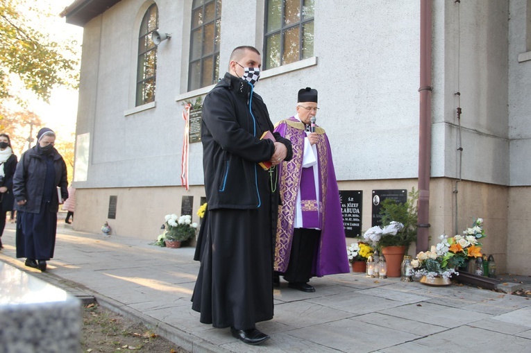 Odsłonięcie tablic pamiątkowych na cmentarzu w Żabnie