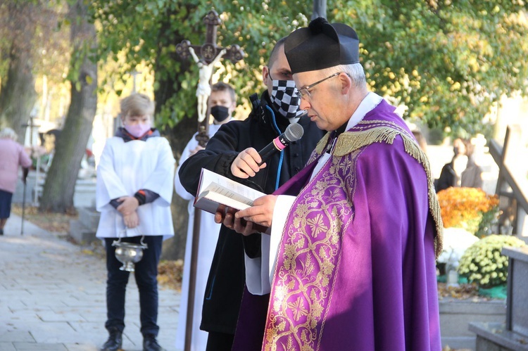 Odsłonięcie tablic pamiątkowych na cmentarzu w Żabnie