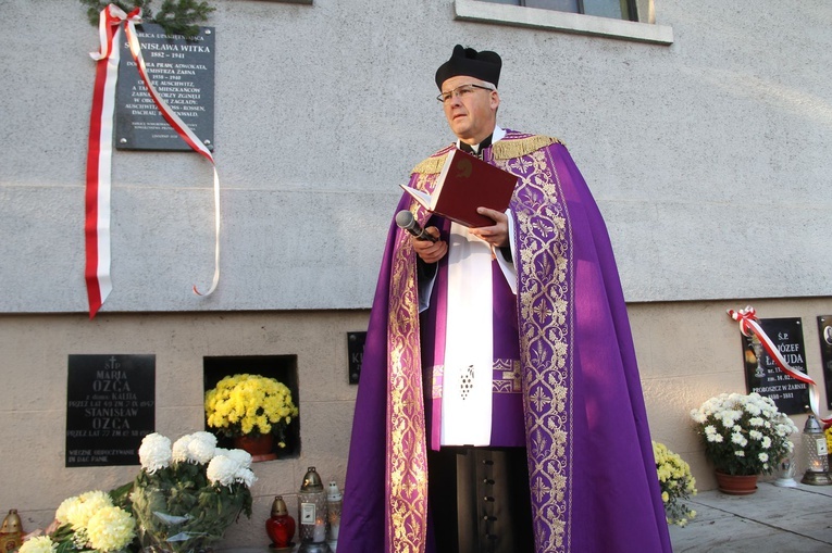 Odsłonięcie tablic pamiątkowych na cmentarzu w Żabnie