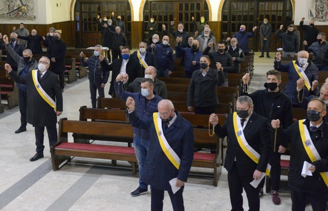 Męski Różaniec w bazylice św. Kazimierza