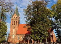 ▼	Piękny gotycki kościół  św. Urszuli znajduje się na trasie z Nowego Stawu do Tczewa.