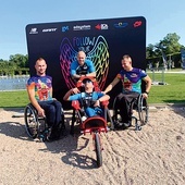 ▲	Mężczyźni pokazali, że bycie niepełnosprawnym nie oznacza,  że nie można podejmować wyzwań. 