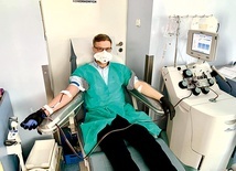 ►	Łowiczanin poddał się zabiegowi dwukrotnie.