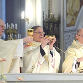 ▼	Mszy św. przewodniczył bp Henryk Tomasik.