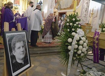 Ceremonii pogrzebowej przewodniczył bp Henryk Tomasik.