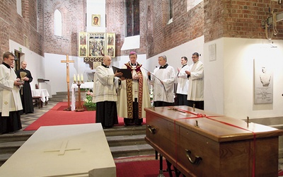 Rok temu doczesne szczątki kapłana zostały złożone w nowym sarkofagu przy ul. Katedralnej 4.