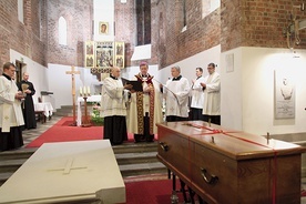 Rok temu doczesne szczątki kapłana zostały złożone w nowym sarkofagu przy ul. Katedralnej 4.