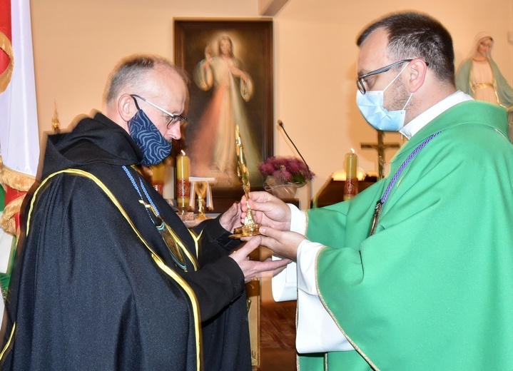 Płock. Relikwie św. s. Faustyny dla Rycerzy Jana Pawła II