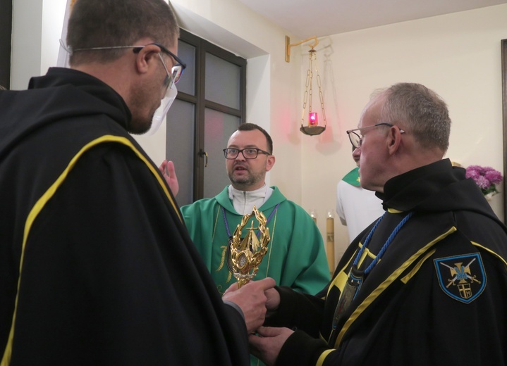Płock. Relikwie św. s. Faustyny dla Rycerzy Jana Pawła II