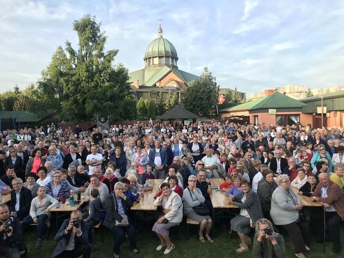 Tychy. 30-lecie parafii bł. Karoliny