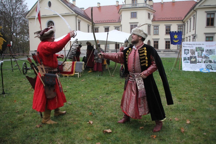 Piknik historyczny w Dzikowie