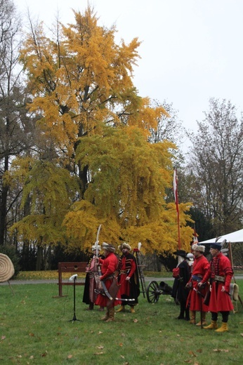 Piknik historyczny w Dzikowie