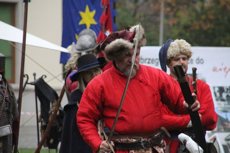 Piknik historyczny w Dzikowie