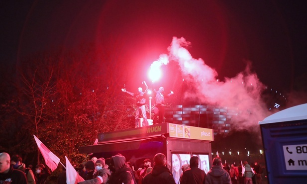 "Będziemy ustalać tożsamość uczestników burd i ataków"